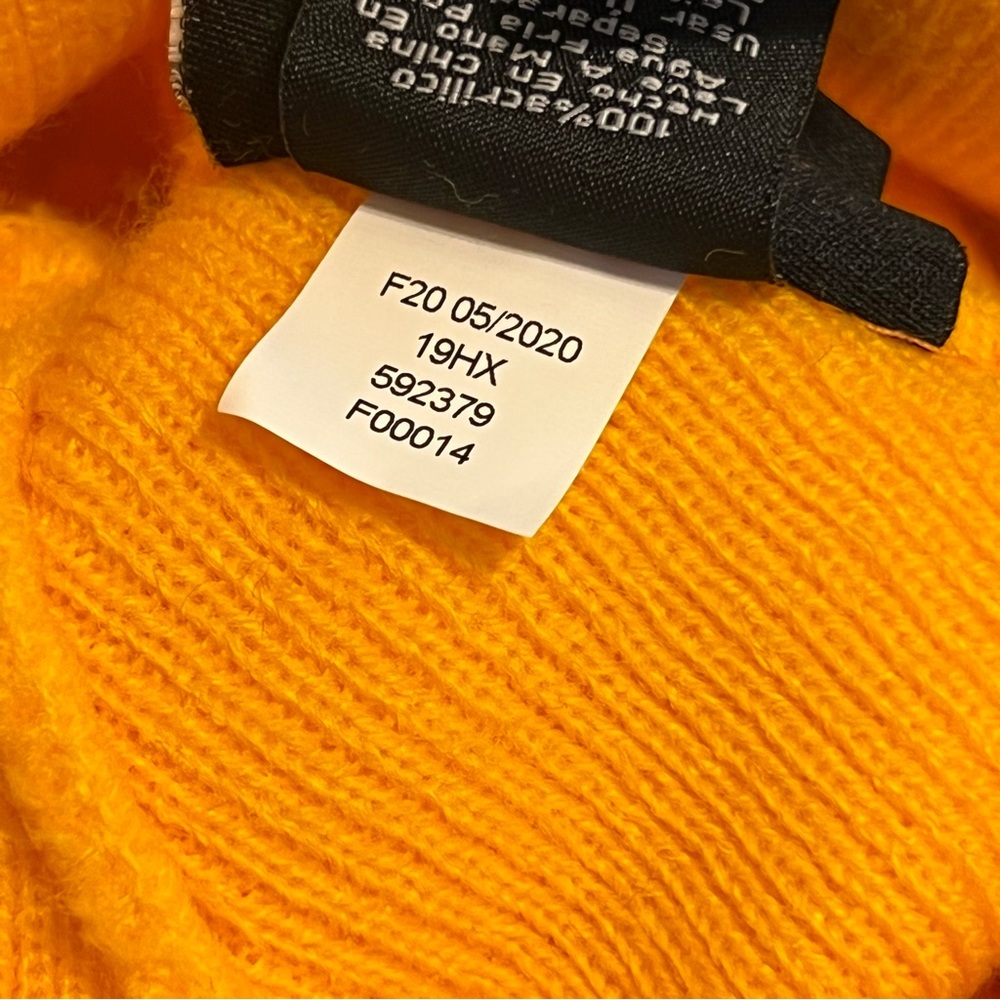 NHL – Nashville Preds Hat with Pom Pom  NWT - Picture 2 of 5